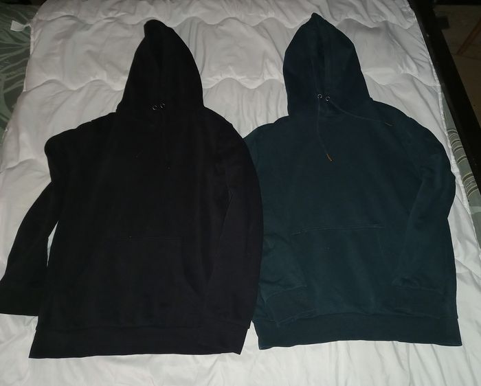 4 sweat a capuche Gémo taille S 
( 19 € piece  neuf ) - photo numéro 2