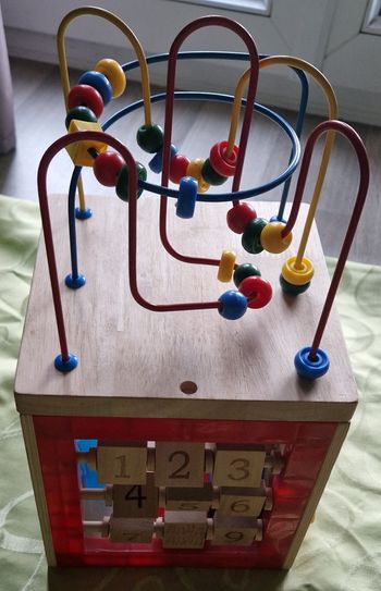 Cube d'éveil en bois