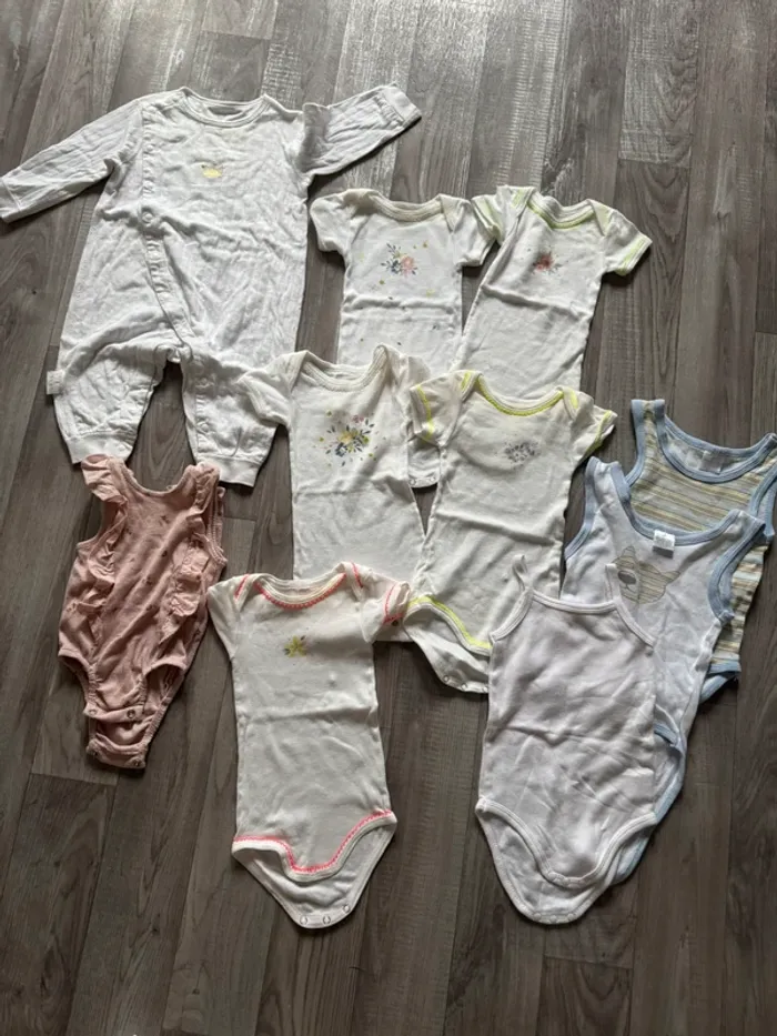 Très gros lot de vêtement fille 1 ans - photo numéro 4
