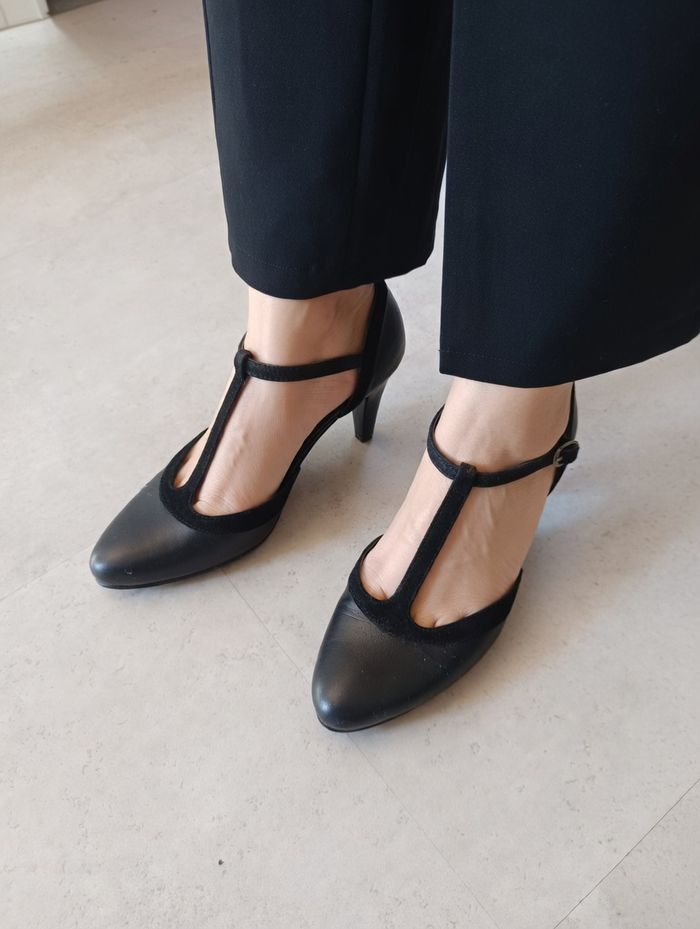 Escarpins à talons de 7 cm noir avec semelle intérieure cuir taille 36 Laureana - photo numéro 1
