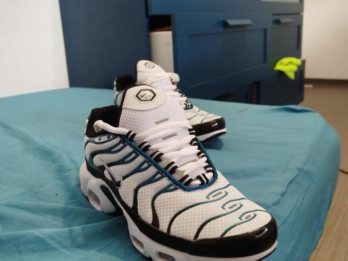 Basket garçon Tn ( imitation ) taille 37 neuf