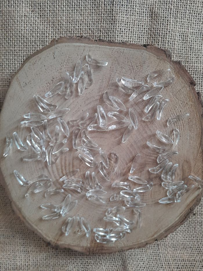 Lot de 50 perles en verre feuille transparente