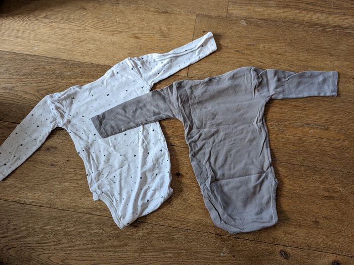 Lot 2 bodies manches longues absorba 18 mois - photo numéro 3