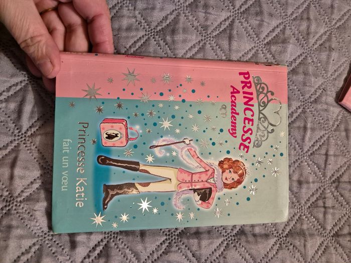 Livre bibliothèque Rose