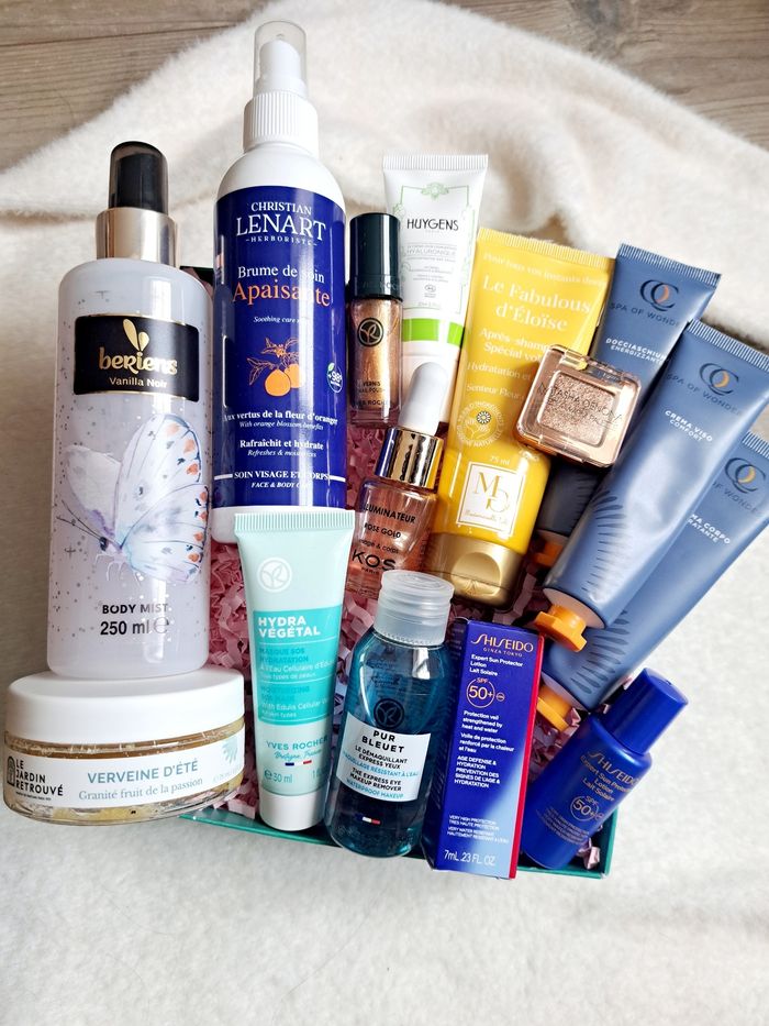 Box maquillage et soins neufs. lot de produits dans un coffret