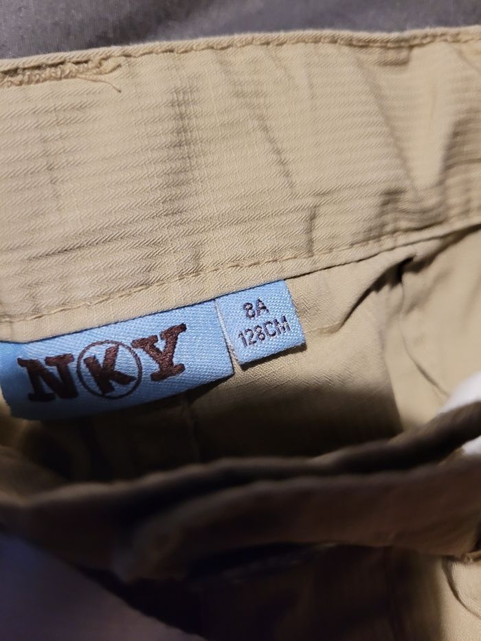 Short taille 8 ans jamais porté - photo numéro 2