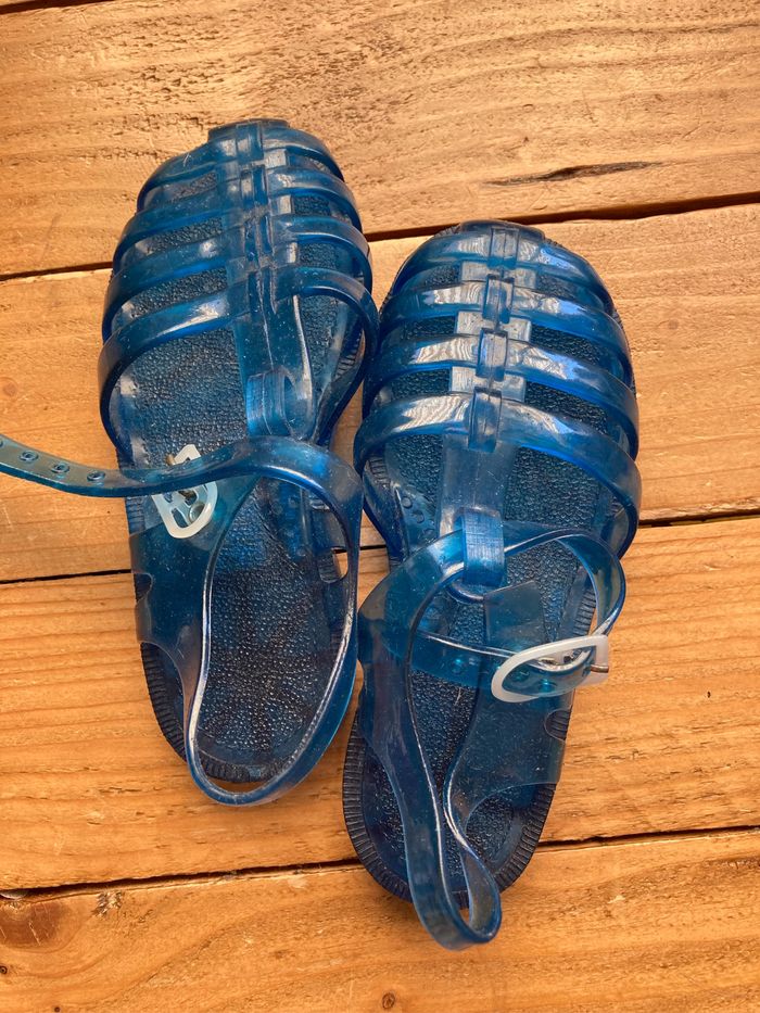 Méduse sandale de plage - photo numéro 2