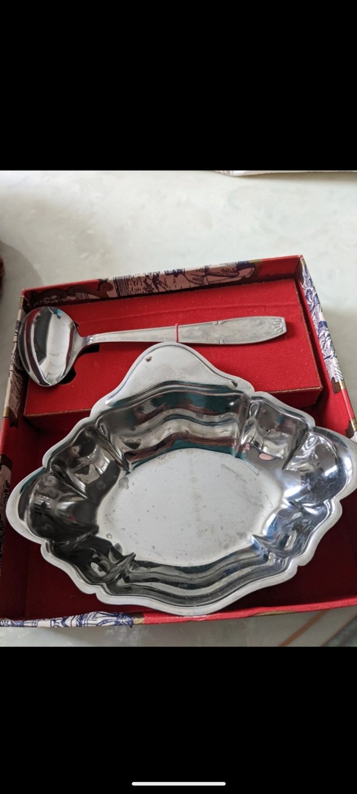 Magnifique soupière et sa cuillère assortie en inox. - photo numéro 2