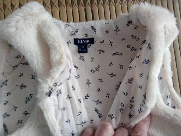 Gilet sans manches fausse fourrure 3 ans - photo numéro 3