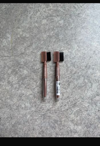 Lot de 2 crayon sourcils neuf