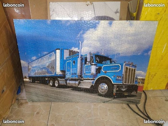 Puzzle camion Kenworth bleu mesure 59 cm de haut par 84.5