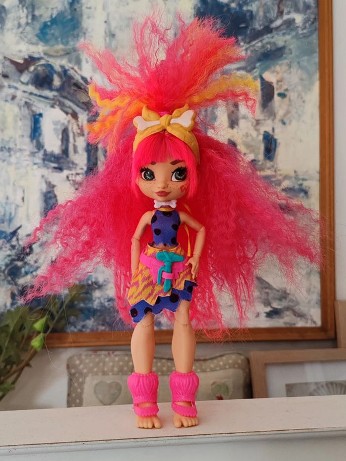 Poupée cave club rose emberly