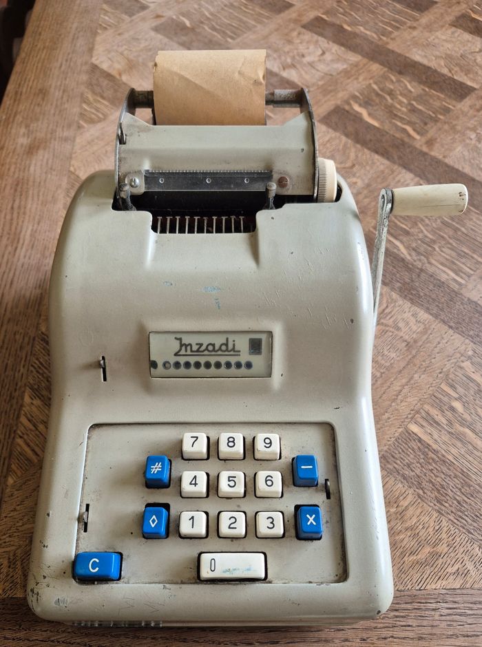 Ancienne Machine à calculer G.Inzadi Bon Etat - photo numéro 2