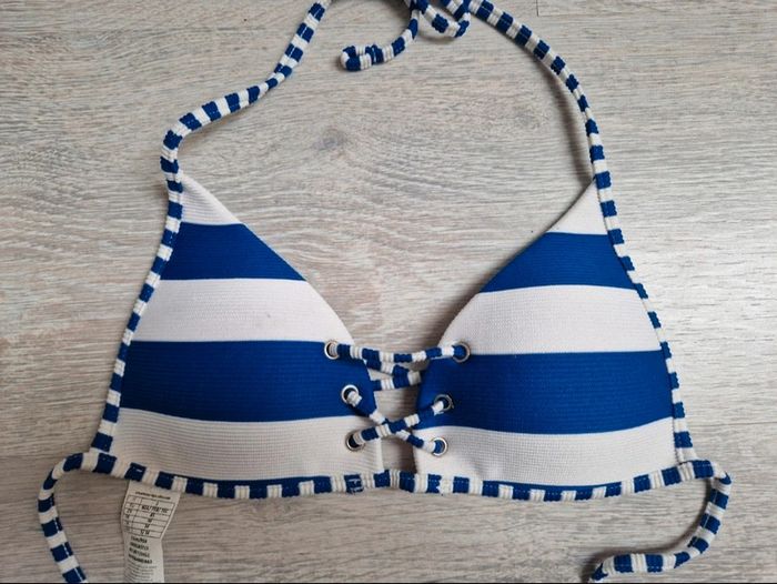 Haut de maillot de bain Calzedonia 36
Rembourré
Rayé bleu et blanc - photo numéro 2
