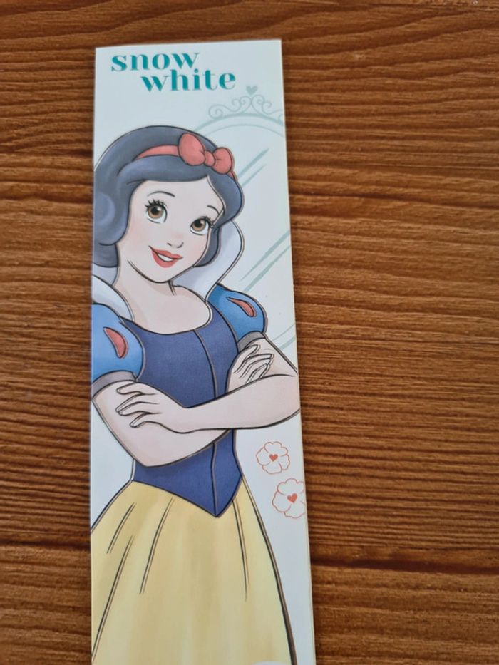 Superbe marque page Blanche neige Disney - photo numéro 2