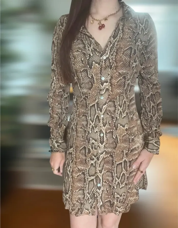 Robe chic sexy décolleté moulante à motifs serpent python - photo numéro 2