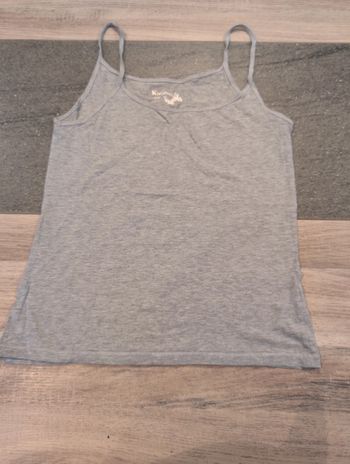 Débardeur taille M tee shirt sans manches