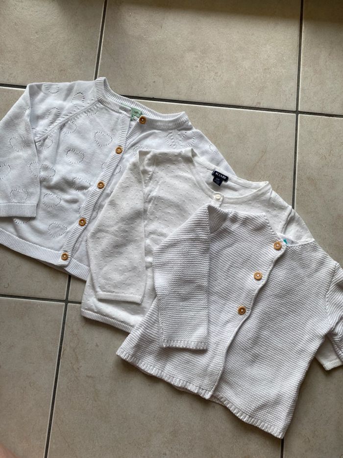 Lot de 3 gilets cardigans blanc coton 12 mois - photo numéro 3