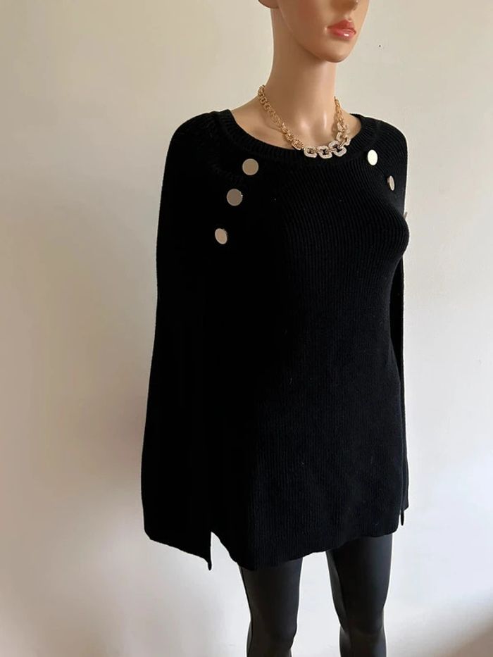 Poncho noir avec boutons dorés Morgan taille S jamais porté - photo numéro 2