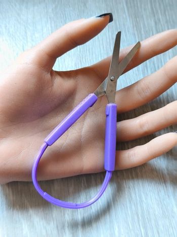 Ciseaux à boucle violet