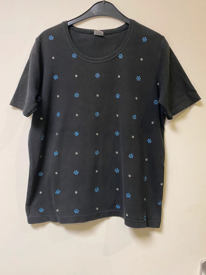 Joli haut noir à fleurs bleues M&S Mode taille 40