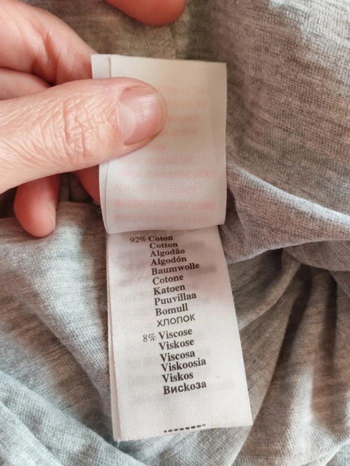 Tee-shirt gris – Vertbaudet – 6 ans - TBE - photo numéro 4