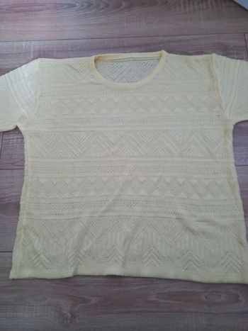 Haut manches courtes lainage fin jaune clair taille 46