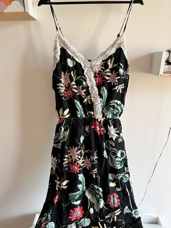 Robe à bretelles fleurie et dentelle