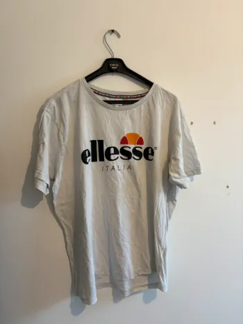 T-shirt Ellesse blanc logo noir et rouge taille XL