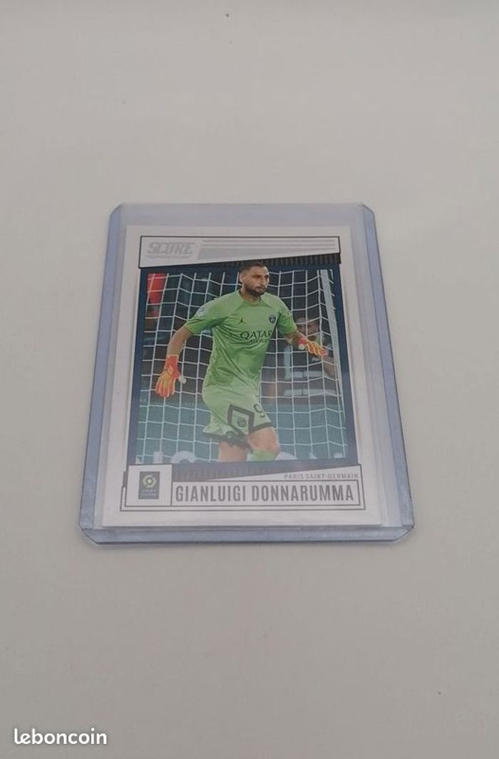 Carte Panini score Ligue 1 2022-23 Gianluigi Donnarumma n°143. - photo numéro 2
