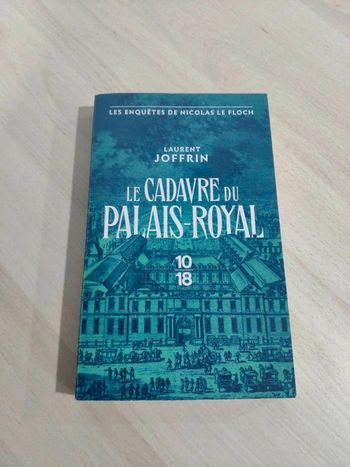 Livre poche 10/18 le cadavre du palais royal Joffrin enquête Le Floch