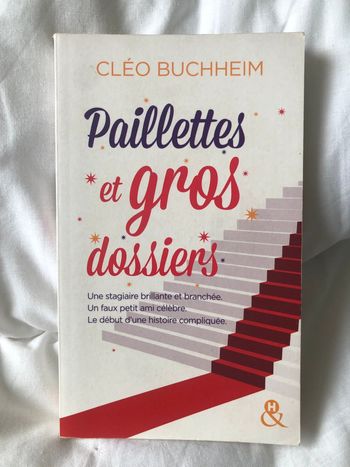 Cléo Buchheim paillettes et gros dossiers