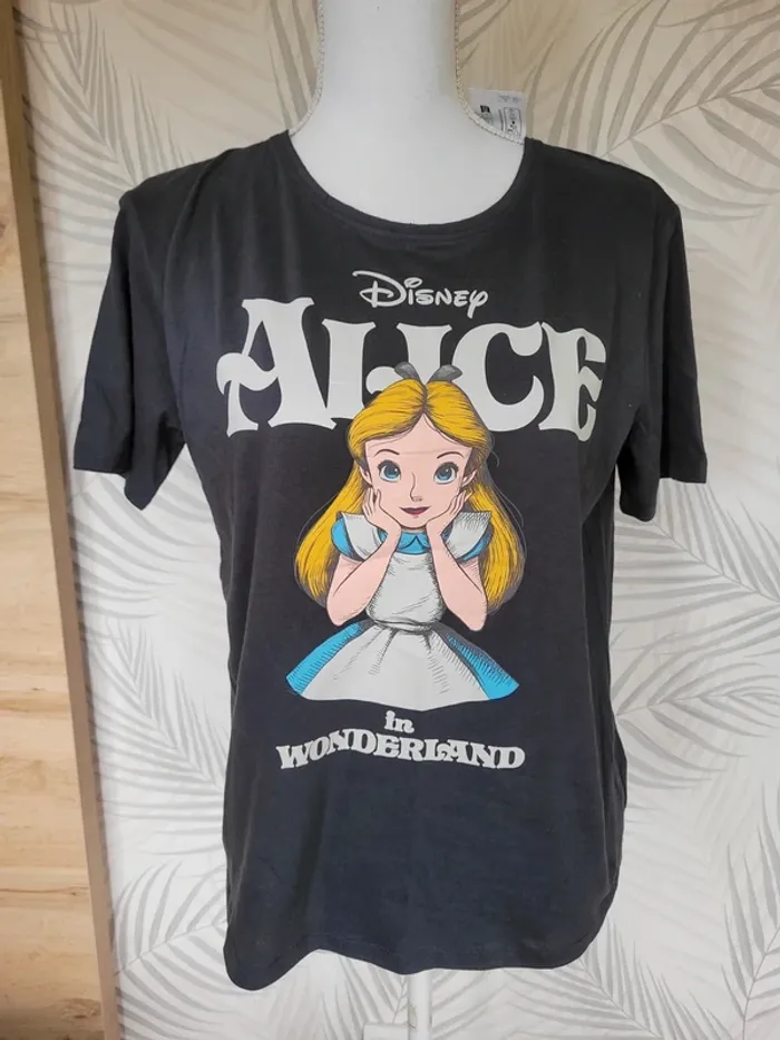 Tee shirt femme Alice aux pays des merveilles neuf Taille M
