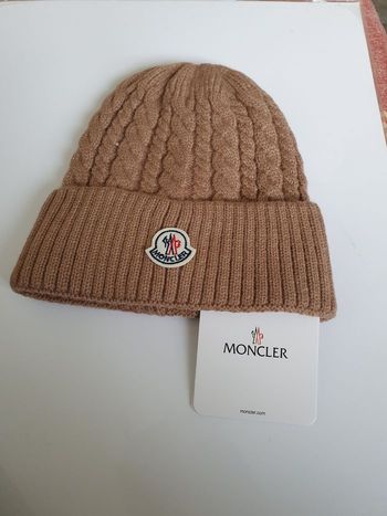 Bonnet Moncler Iconique | Chaud & Stylé pour l'Hiver