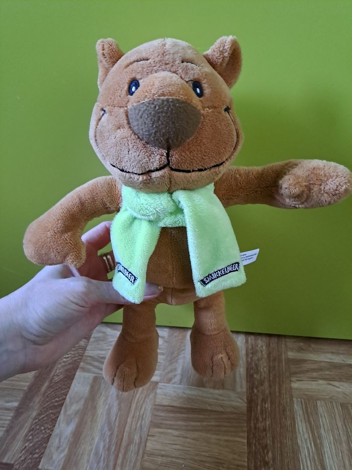 Ours brun a l écharpe verte - photo numéro 2