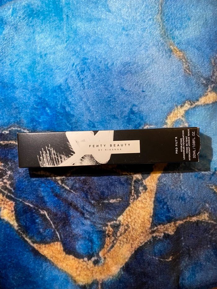 Fond de teint Fenty Beauty teinte 145 - photo numéro 2