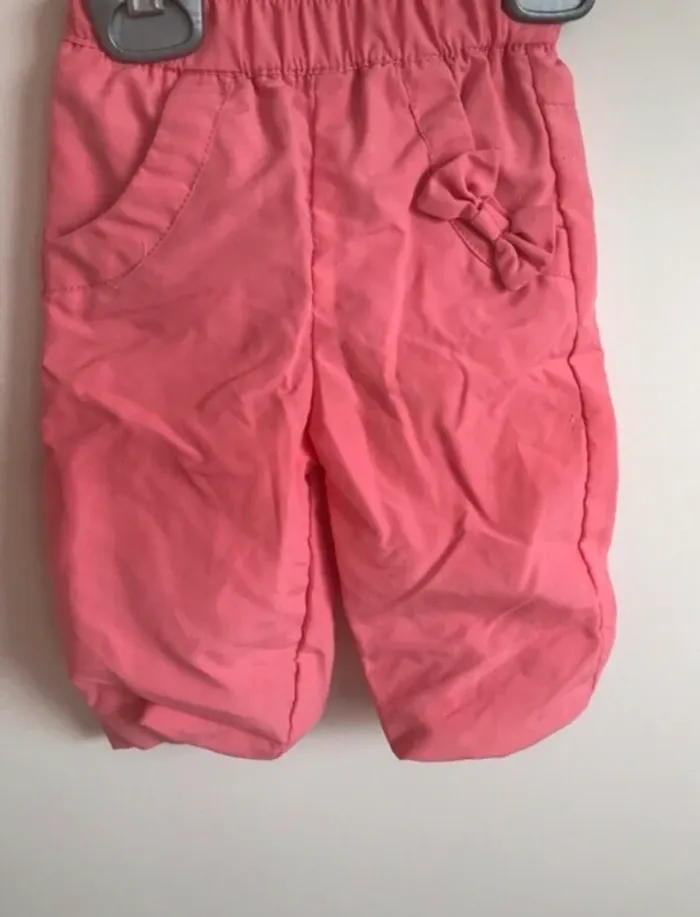 Lot de 2 pantalons neuf 3 mois Jamais porté juste lavé - photo numéro 3