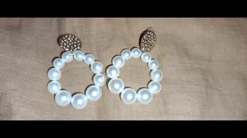 Boucles d'oreille créoles avec perles très élégantes