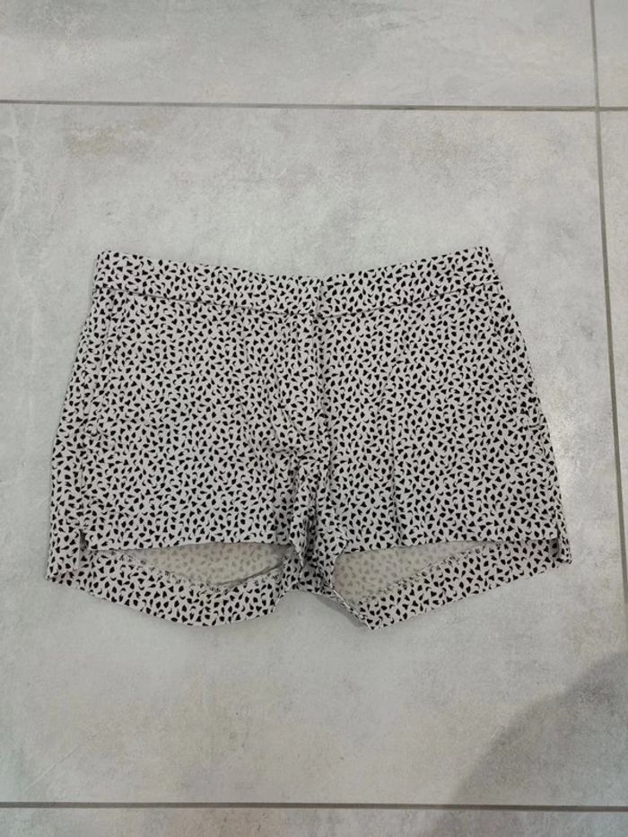 Short à motifs noir et blanc