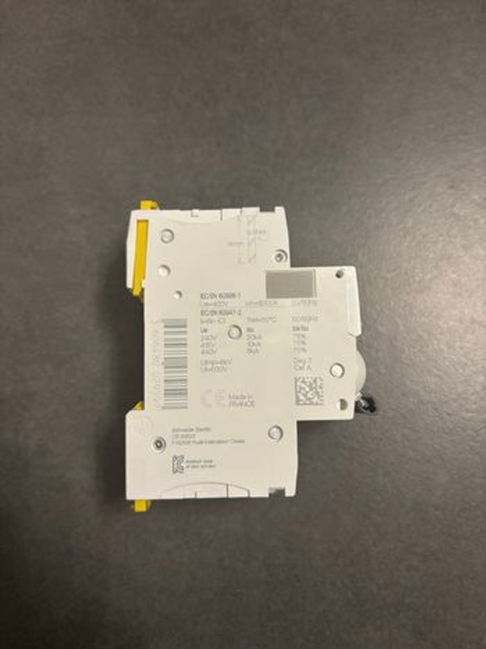 Lot de 6 disjoncteurs Schneideur - photo numéro 3