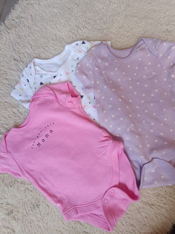 Lot 3 bodies bébé fille 0-3 mois Primark très bon état