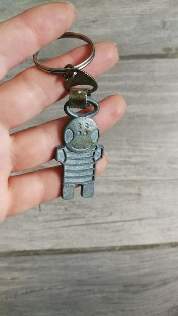Breloque ou porte clé métal bonhomme robot