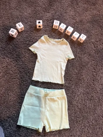 Ensemble t-shirt et short pyjama vert d’eau 4 ans fille