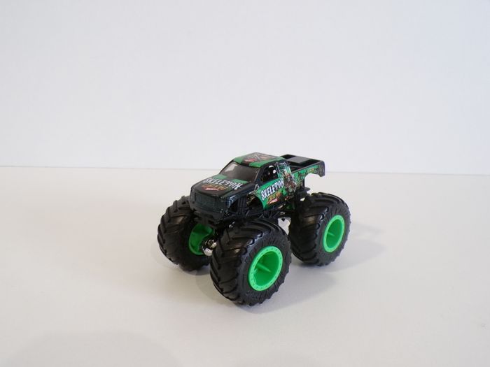 Monster trucks - Hot Wheels - Skeleton Crew (J14)