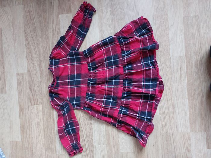 Lot 4ans fille bon état - 5 pièces : 1 robe / 3 jupes / 1 pantalon - photo numéro 4
