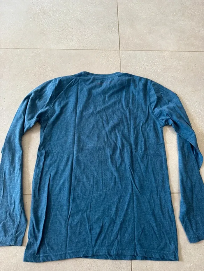 T-shirt à manches longues Teddy Smith taille M, bon état mais il y a quelques peluches - photo numéro 4