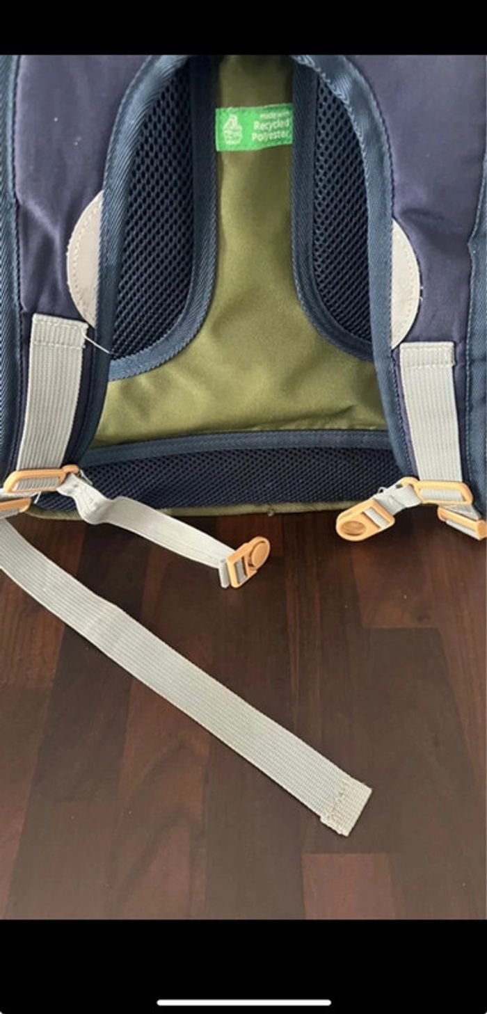 Cartable dinosaure avec trousse assortie en très bonne état taille 36 cm pour cp/cel Auchan - photo numéro 8