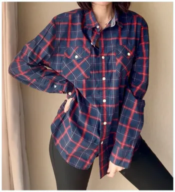 Chemise à carreaux bleu et rouge taille M Levi’s très bon état