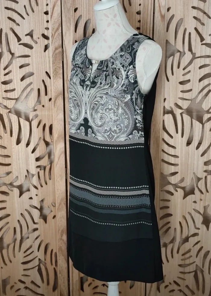 Robe sans manches - Motifs et Tissu Fluide- Taille 40 - photo numéro 5