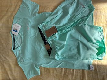 Ensemble Nike – T-shirt + short – Neuf